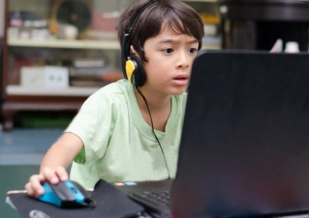Mua thẻ game online và lợi ích mà giới trẻ nhận được từ việc chơi game